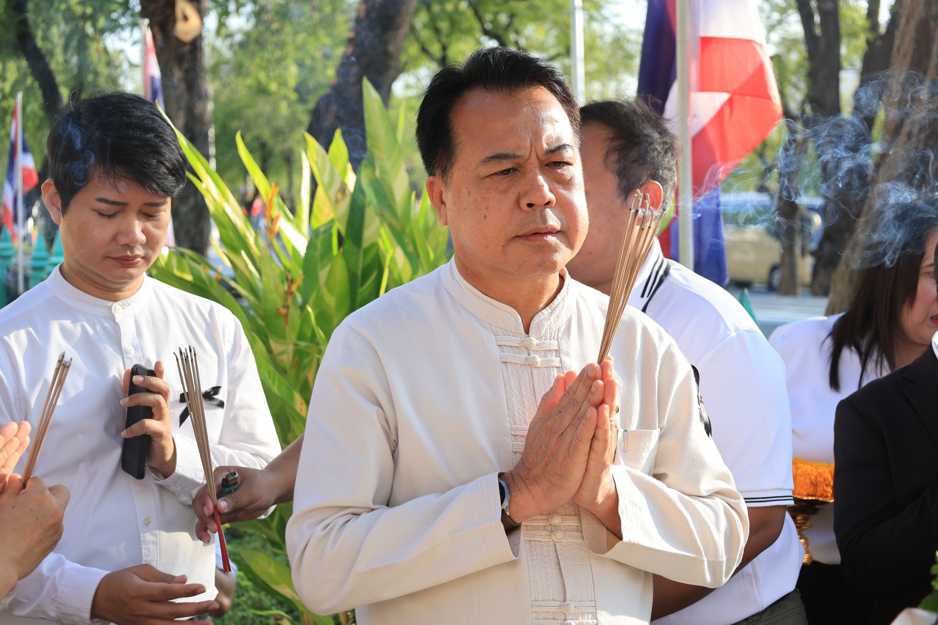 title - รองเลขาธิการ ส.ป.ก. สักการะสิ่งศักดิ์สิทธิ์ประจำ ส.ป.ก. เนื่องในโอกาสเข้ารับตำแหน่งใหม่